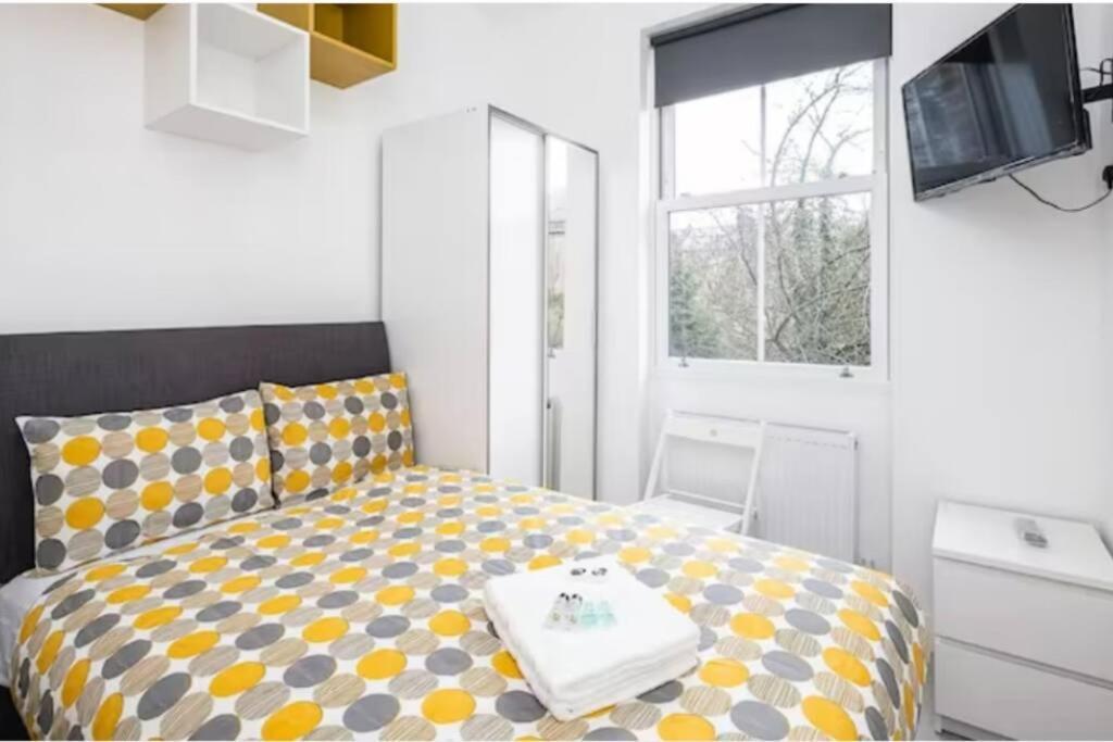 Boutique Modern Hotel Room For Two Near Tube And Bus Stations Лондон Екстер'єр фото